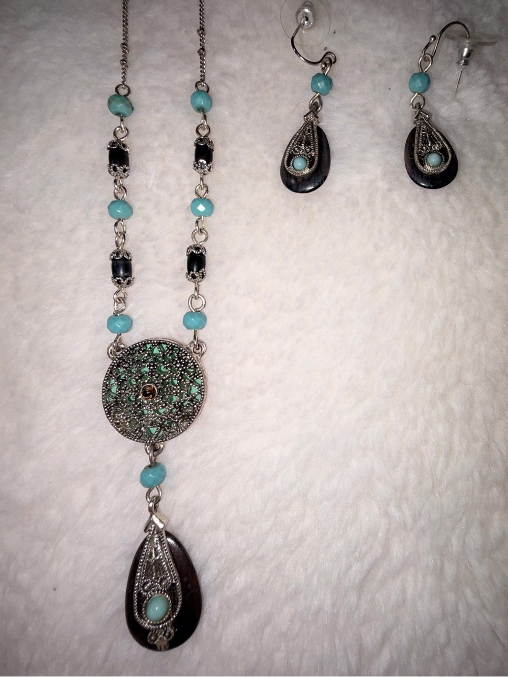 Nina Ricci Turquoise and Black Beaded Pendant Necklace with Drop Earrings
